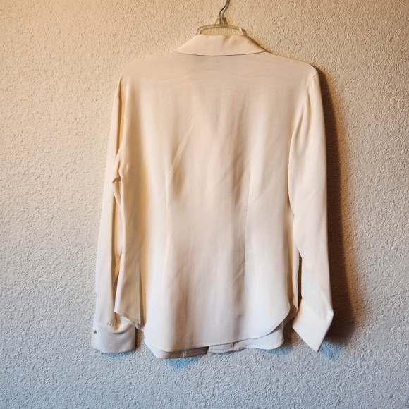 Classiques Entier petites womans 100% Silk Blouse cream button up sz 6 EUC - Picture 10 of 10